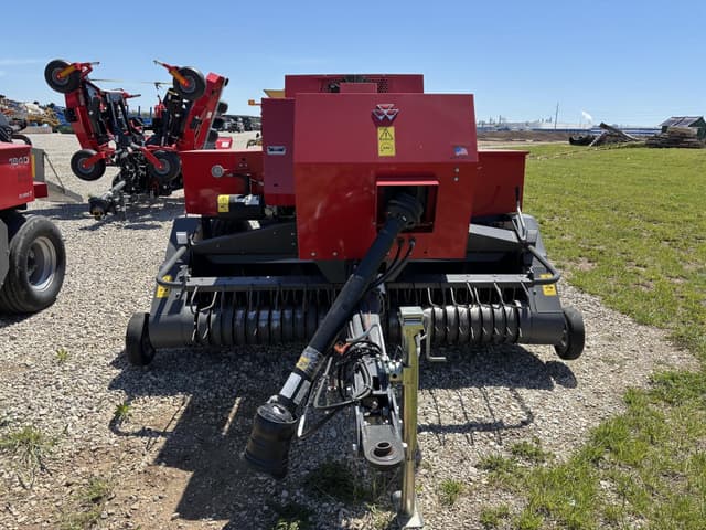 Image of Massey Ferguson 1840 equipment image 2