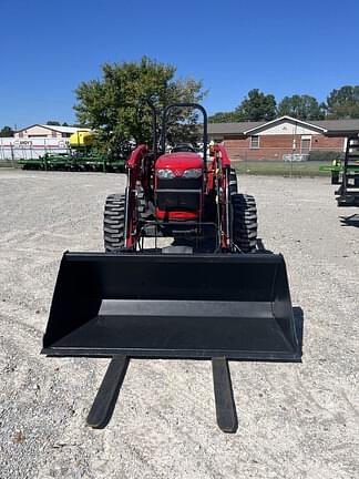 Image of Massey Ferguson 2607H equipment image 2