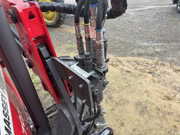 Image of Massey Ferguson 4707 equipment image 3