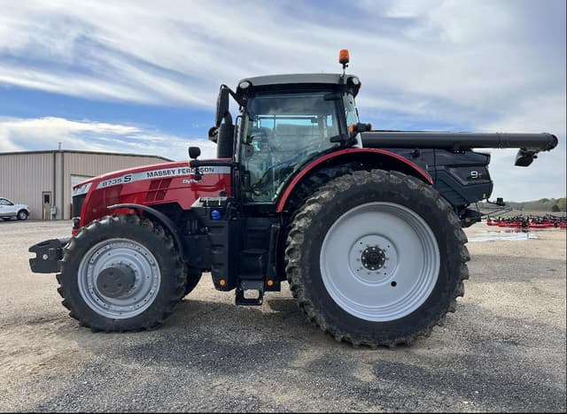 Image of Massey Ferguson 8735S equipment image 2