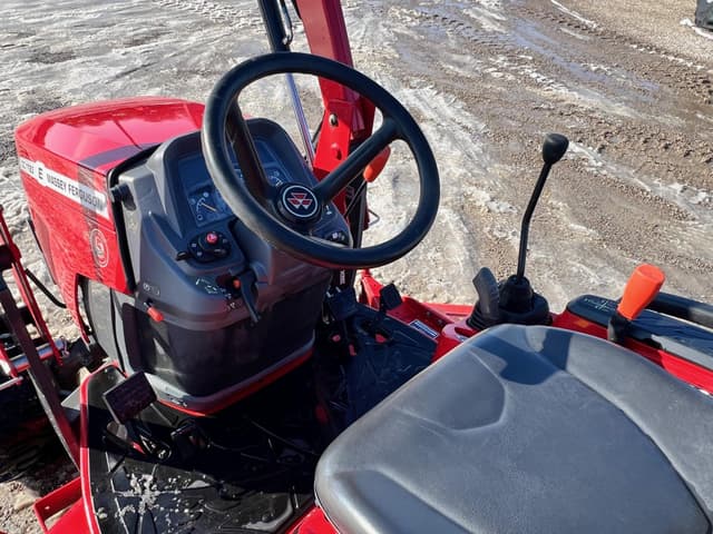 Image of Massey Ferguson GC1723E equipment image 3