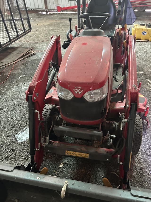 Image of Massey Ferguson GC1725M equipment image 3