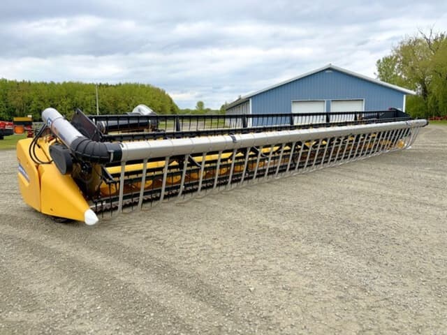 Image of New Holland 740CF-35 equipment image 1