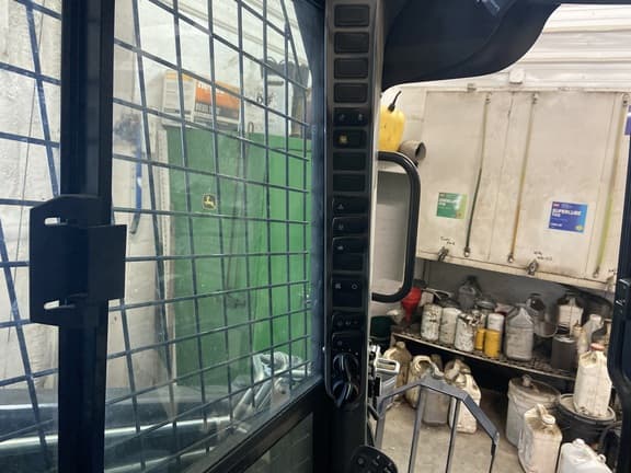 Image of New Holland C332 equipment image 4