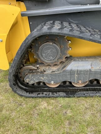 Image of New Holland C332 equipment image 2