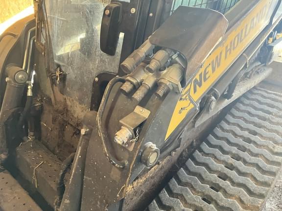 Image of New Holland C337 equipment image 3