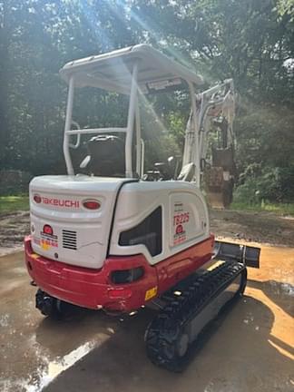 Image of Takeuchi TB225 equipment image 4