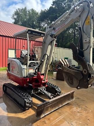 Image of Takeuchi TB225 equipment image 2