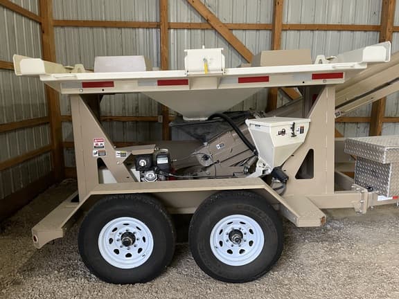 Image of Unverferth Seed Pro 410 equipment image 1