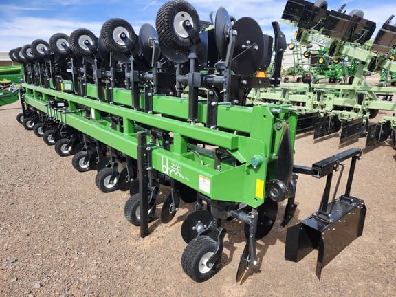 2023 B&H 9100 Equipment Image0