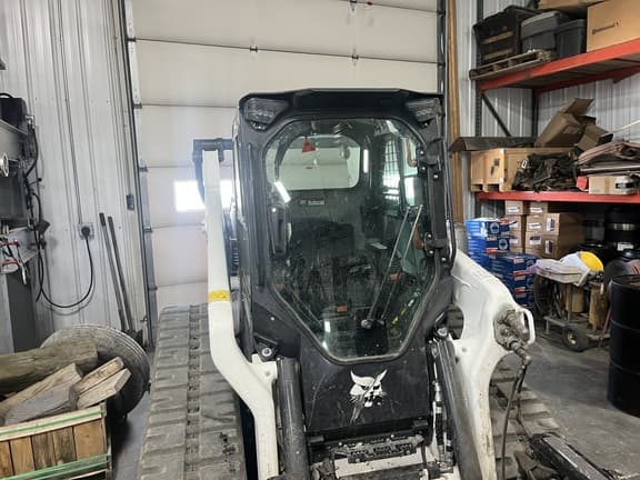 Image of Bobcat T76 equipment image 4