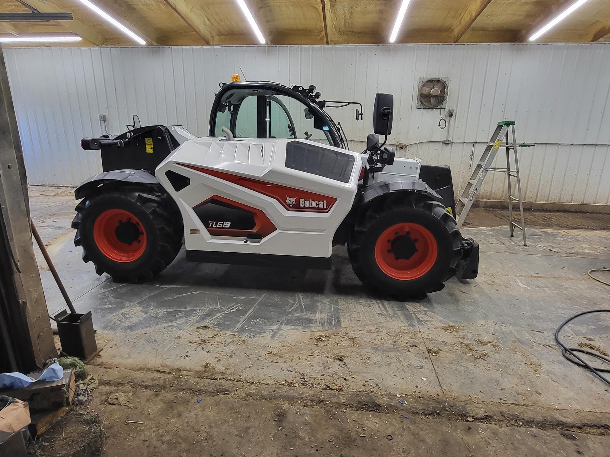 2023 Bobcat TL619 Equipment Image0