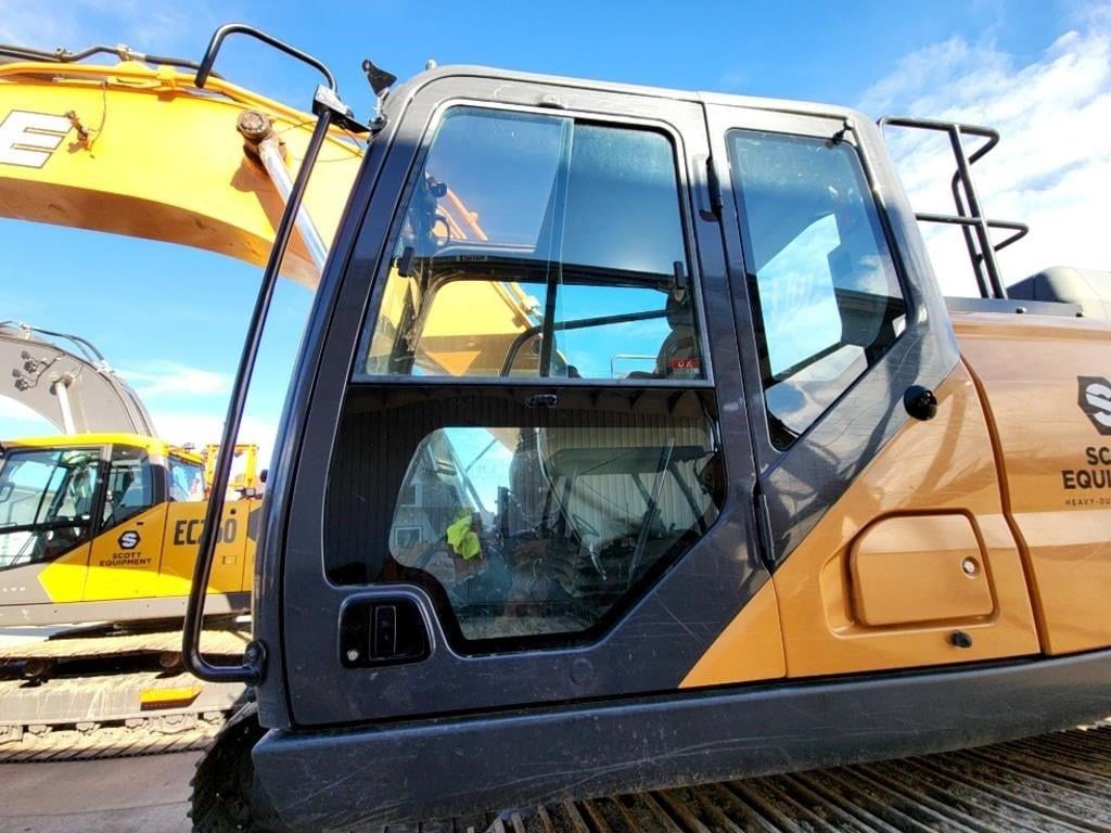 2023 Case CX300E Equipment Image0