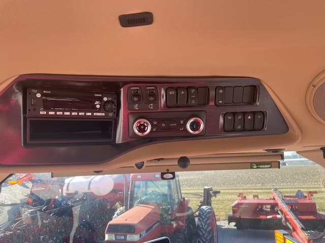 Image of Case IH Magnum 310 equipment image 4