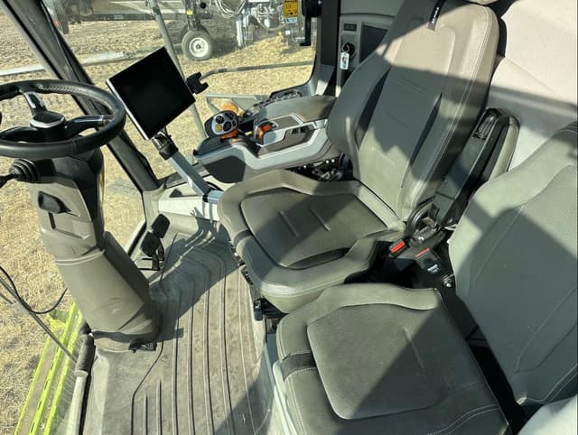 Image of CLAAS Lexion 8600 equipment image 3