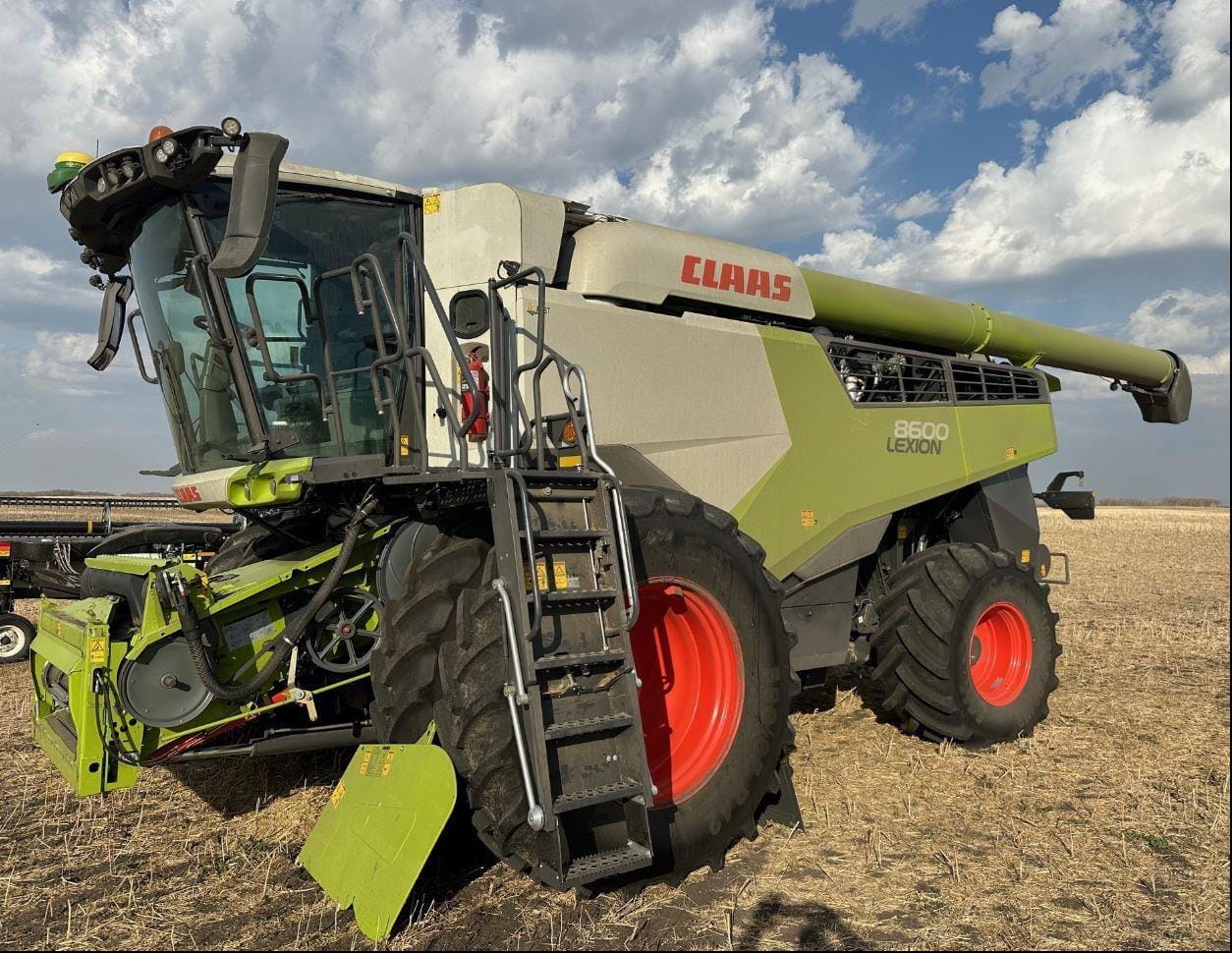 2023 CLAAS Lexion 8600 Equipment Image0