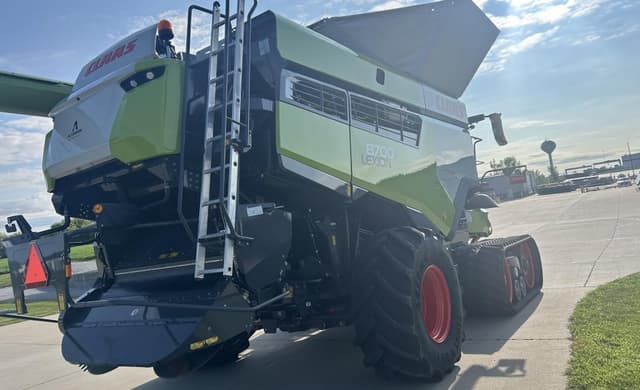 Image of CLAAS Lexion 8700TT equipment image 4