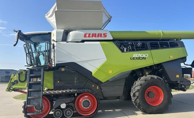 Image of CLAAS Lexion 8700TT equipment image 1