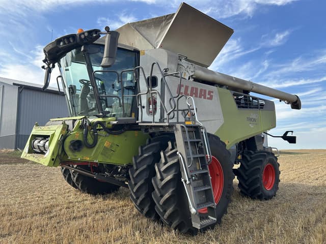 Image of CLAAS Trion 740 equipment image 2
