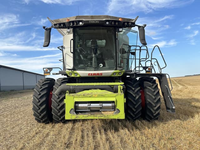Image of CLAAS Trion 740 equipment image 4