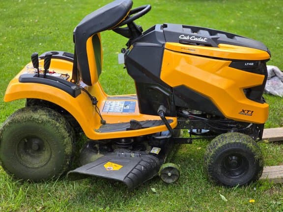 Image of Cub Cadet XT1 LT42 Image 1