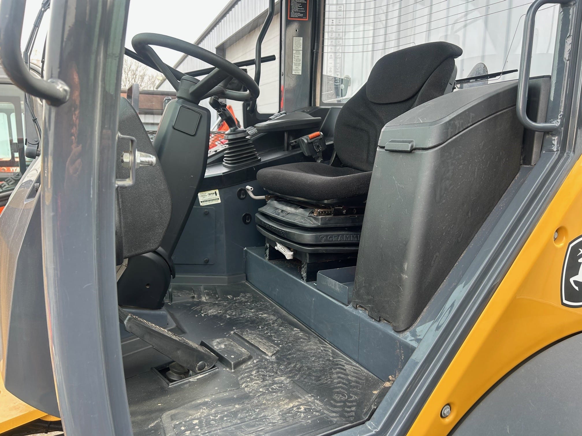 2023 John Deere 204G Equipment Image0