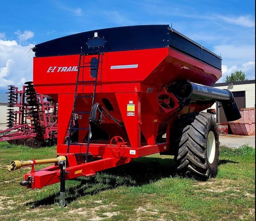 2023 E-Z Trail 870 Equipment Image0