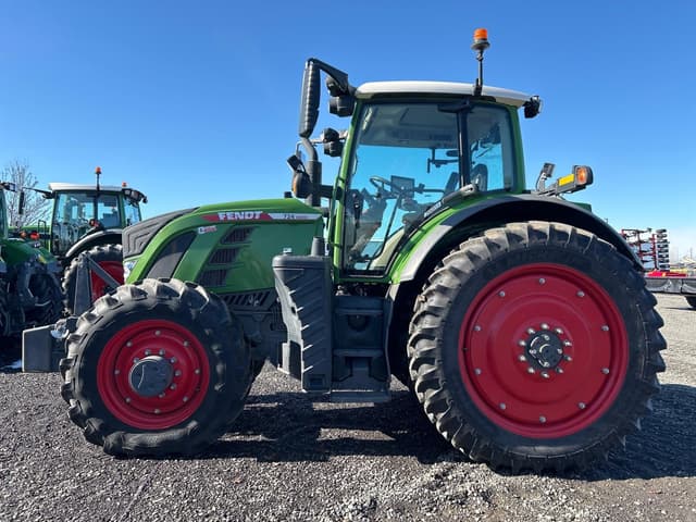 Image of Fendt 724 Vario equipment image 2