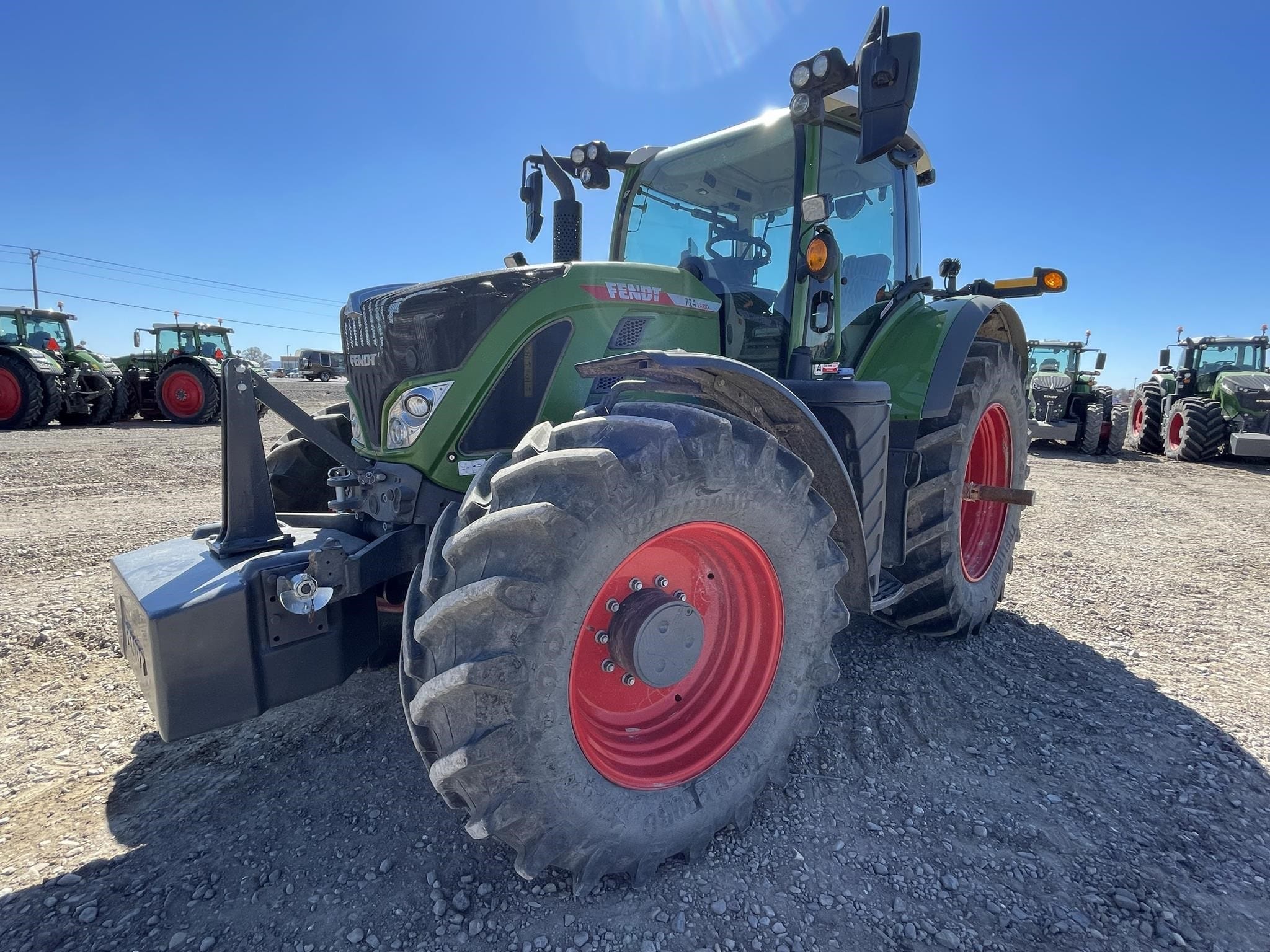 2023 Fendt 724 Vario Equipment Image0