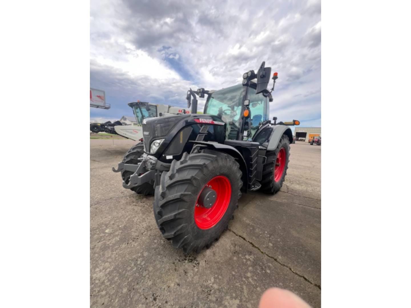 2023 Fendt Favorit 716 Vario Equipment Image0