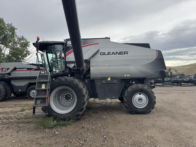 Image of Gleaner S98 equipment image 1