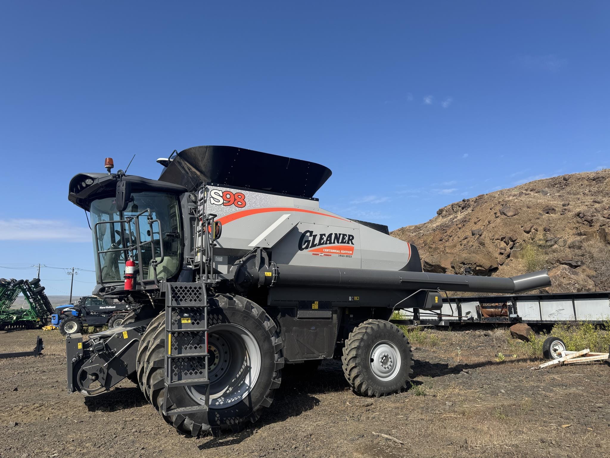 2023 Gleaner S98 Equipment Image0