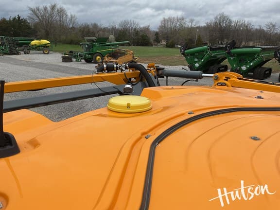 Image of Hagie STS12 equipment image 4