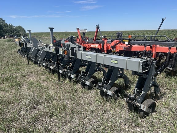 2023 Hiniker 6000 Equipment Image0
