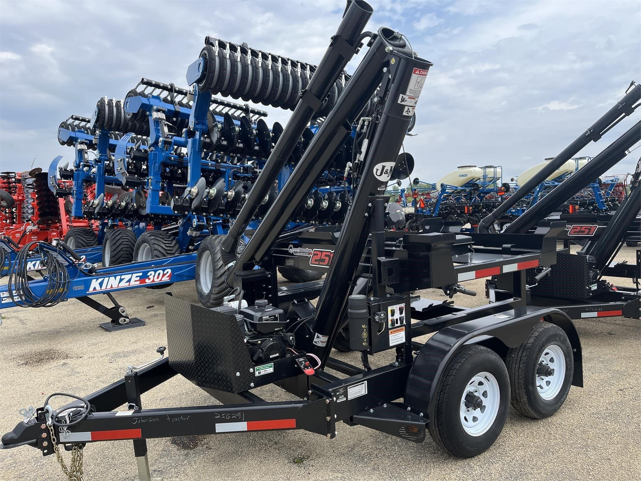 2023 J&M Speedtender Pro 251 Equipment Image0