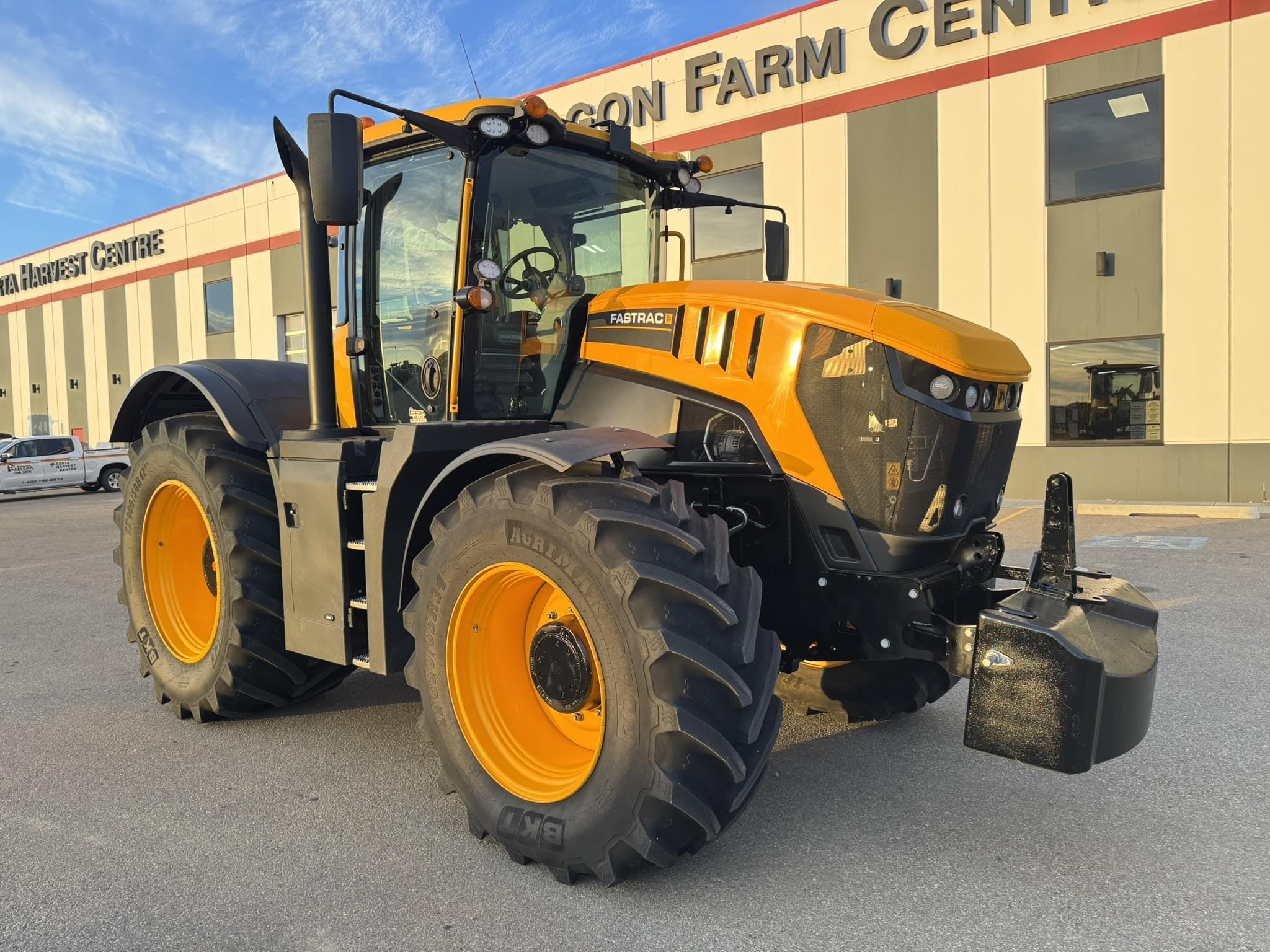 2023 JCB Fastrac 8330 Equipment Image0