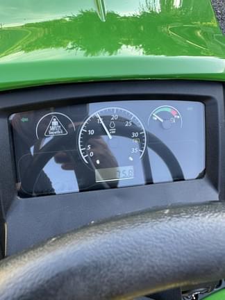 Image of John Deere 1023E equipment image 3