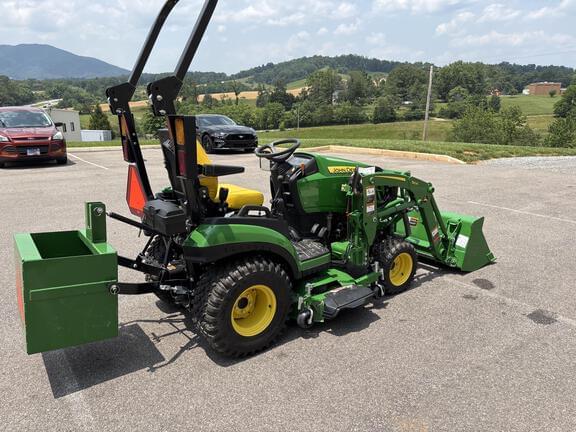 Image of John Deere 1025R equipment image 3