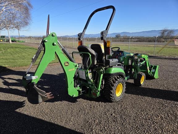 Image of John Deere 1025R equipment image 3