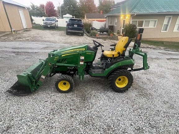 2023 John Deere 1025R Equipment Image0