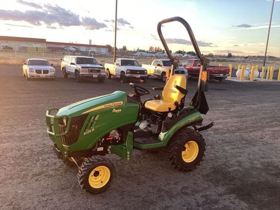2023 John Deere 1025R Equipment Image0