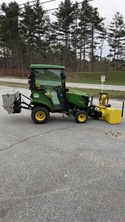 2022 John Deere 1025R Equipment Image0