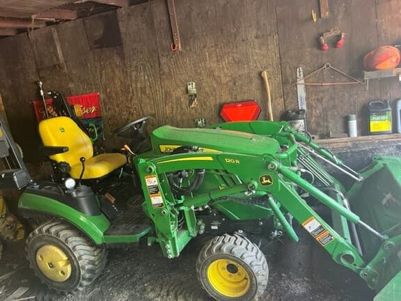 Image of John Deere 1025R equipment image 4