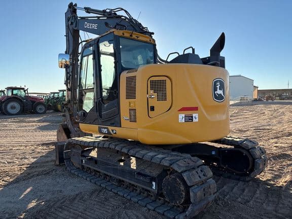 Image of John Deere 135P equipment image 2