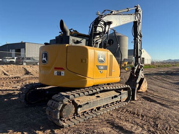 Image of John Deere 135P equipment image 4