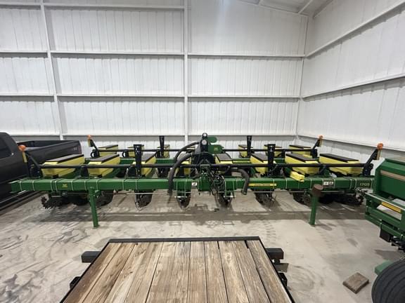 Image of John Deere 1705 equipment image 1