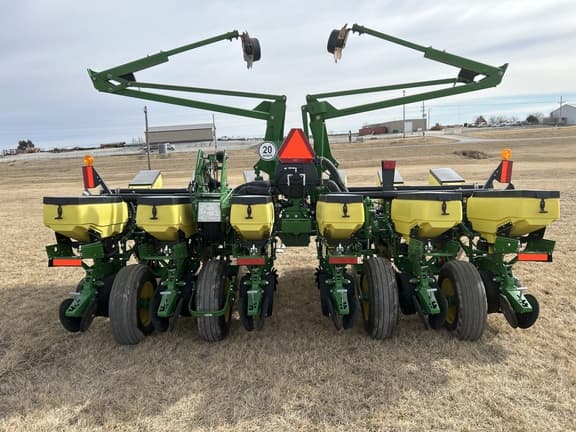 Image of John Deere 1765 equipment image 4