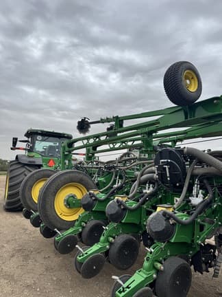 Image of John Deere 1775 equipment image 2
