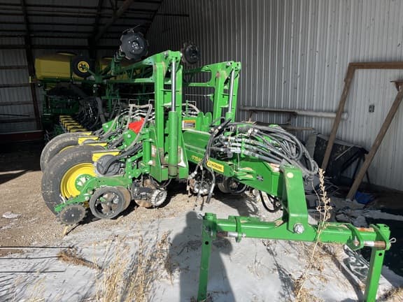 Image of John Deere 1775 equipment image 3