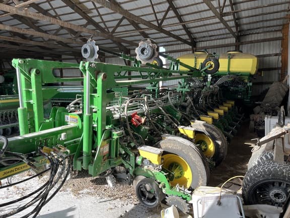 Image of John Deere 1775 equipment image 2